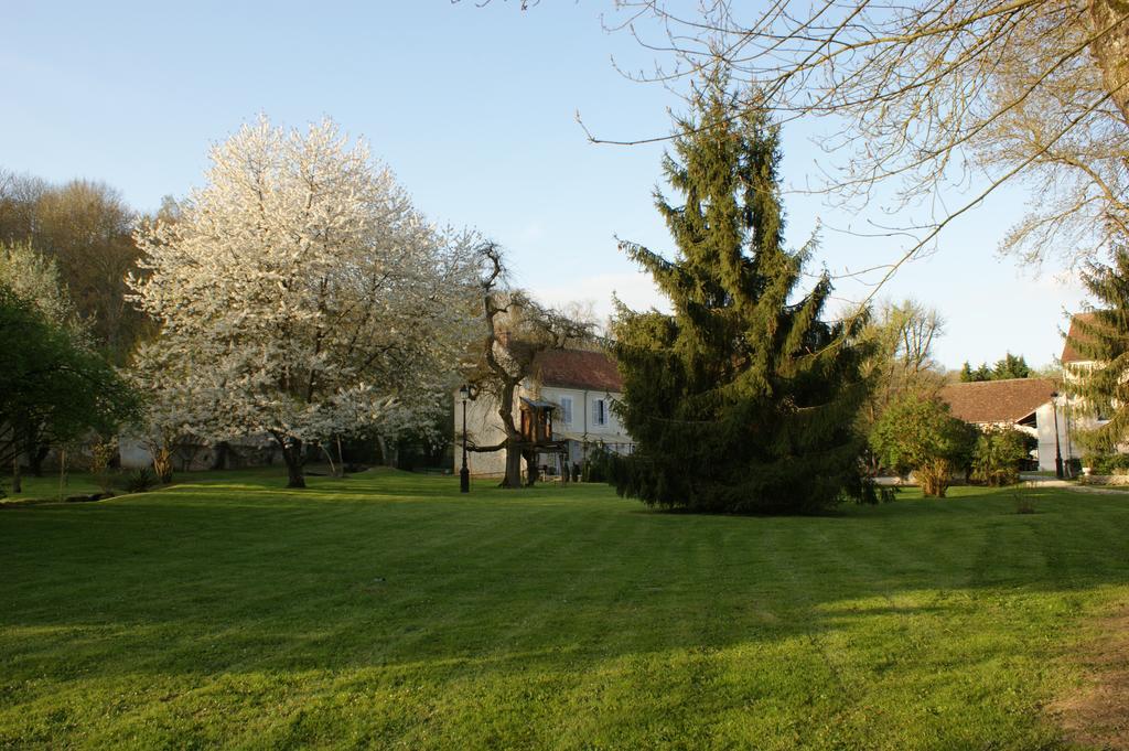Le Moulin De Pommeuse Bed & Breakfast Exterior photo